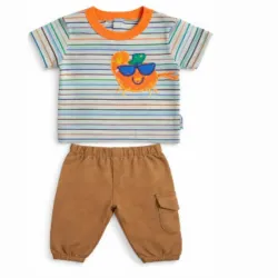 Conjunto Gris y Marrón con Pullover de Rayas Coloridas y Pantalón 