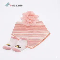 Conjunto Infantil con Babero y Medias con Estampados Simples