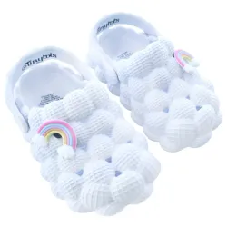 Zapaticos Estilo Crocs Blancos con Arcoíris para Bebé