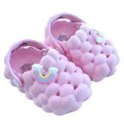Zapaticos Estilo Crocs Rosa Pastel con Arcoíris para Bebé