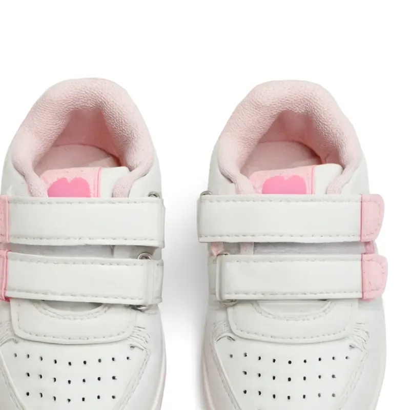 Zapatillas Blancas con Corazón Rosado para Bebé