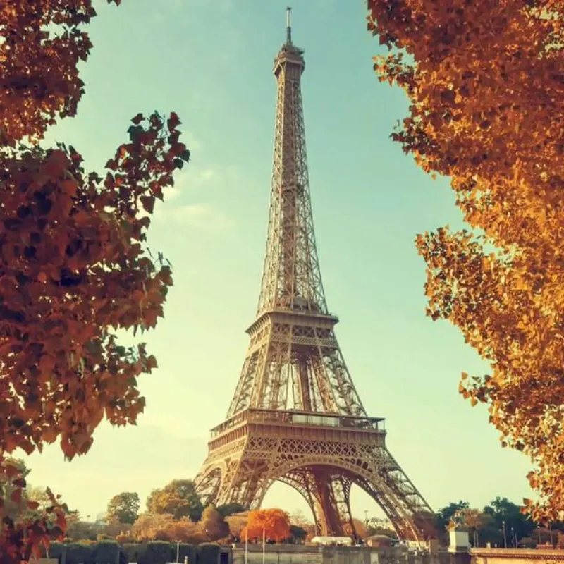 TORRE EIFFEL EN OTOÑO