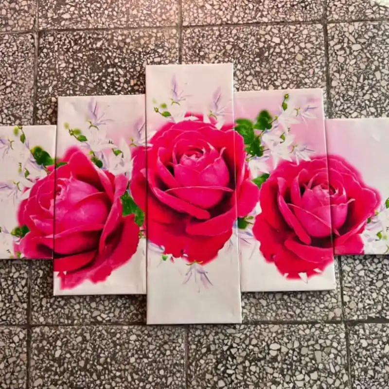 TRES ROSAS FONDO ROSA PASTEL