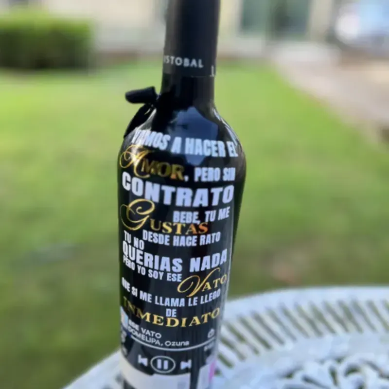 Botella de vino tinto personalizada