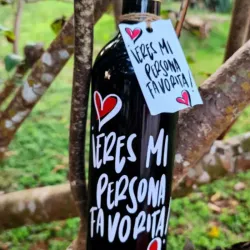 Botella de vino tinto personalizada