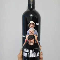 Botellas de bebida malas compañias