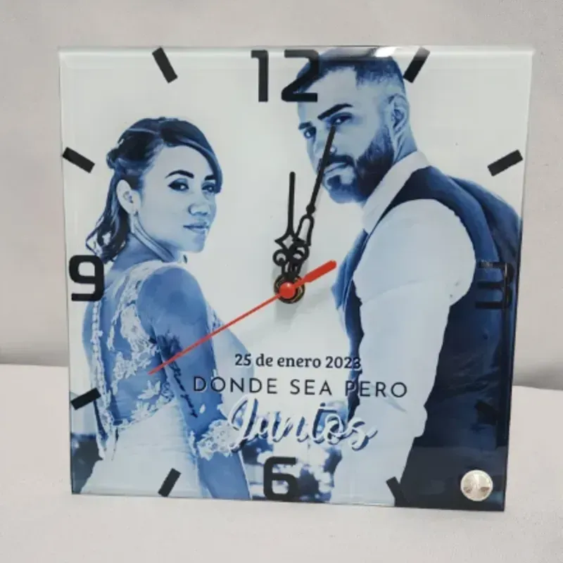 Reloj de mesa cuadrado