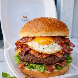 Hamburguesa de Bacon y Huevo Frito 
