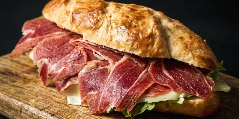 Sándwich Jamón Serrano y Queso Gouda 