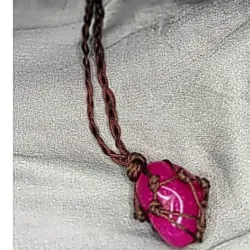 Collar con ágata rosa