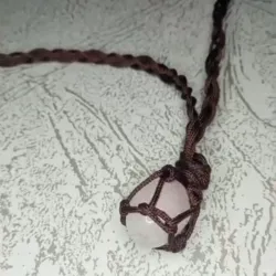 Collar con cuarzo rosa