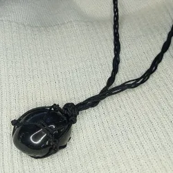 Collar con obsidiana