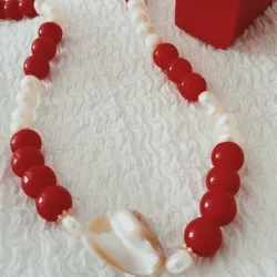 Collar de perlas de río y onix rojo