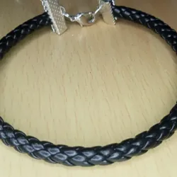 Pulsera de cuero sencilla