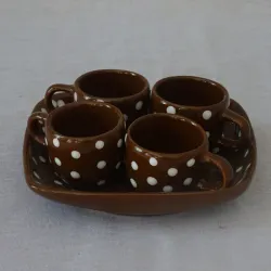 Juego de cuatro tazas con plato 