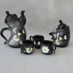 Juego de tetera, azucarero y tres tazas 