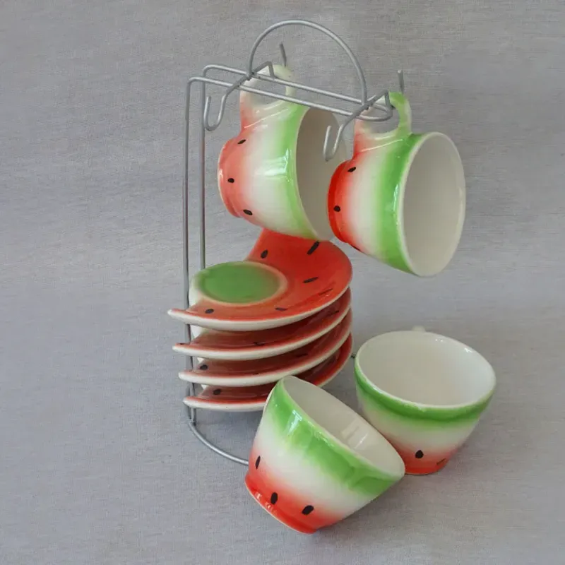Tazas de melón con platillos 