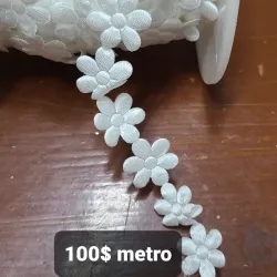 Cinta de flor blanca