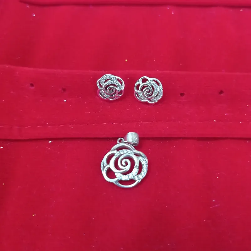 Dije y aretes plata 925