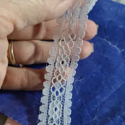 Encaje 2 cm conchas ambos lados 