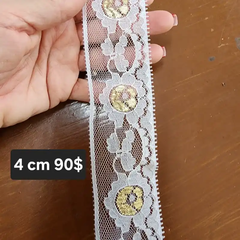 Encaje de 4cm.blanco con dorado