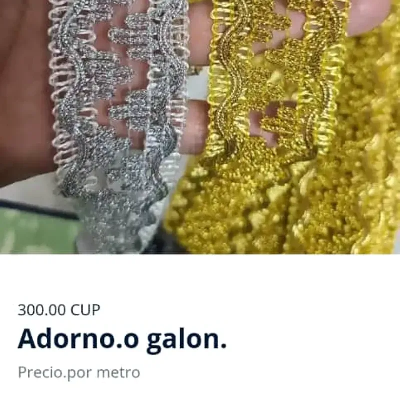 Galones y adornos dorados y plateados 