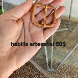 Hebillas de material cuero