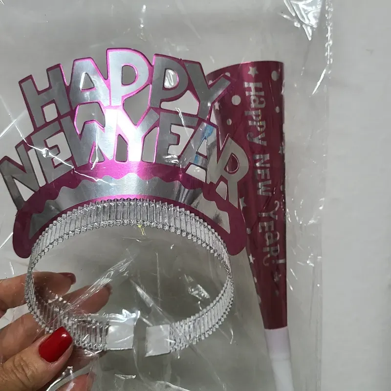 Juego de corona y pito happy new year