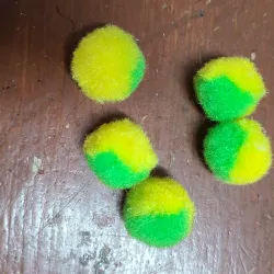 Pompones 2cm.