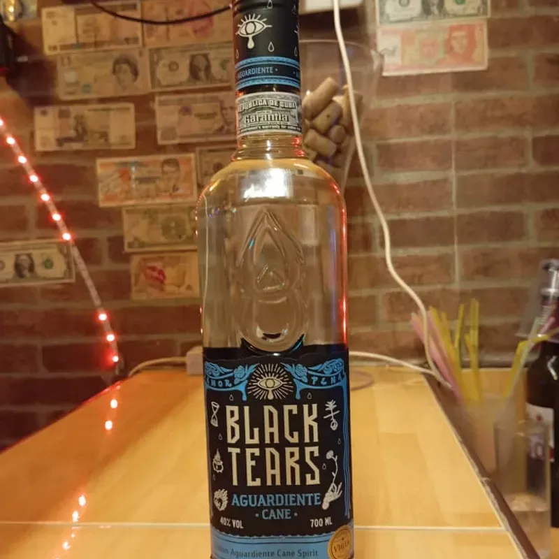 Aguardiente Black Tears