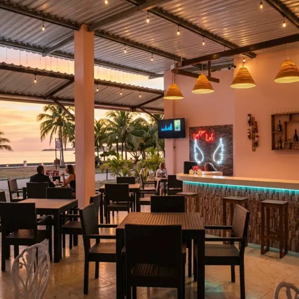 "Carpe Diem"; Snack-Bar de Mariscos ubicado frente al malecón de Caibarién, con una vista espectacular y única de la bahía. Con capacidad para 60 personas. Cada plato es especialmente elaborado con ingredientes frescos y refleja la tradición y el carácter de nuestra gastronomía local. Nuestra dirección es calle 12 (Falero) entre 31 y 33. Ven y disfruta un momento único junto a nuestro equipo de trabajo que te harán saborear lo mejor de las delicias de nuestros mares.