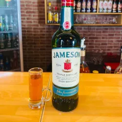Shot whisky Jameson