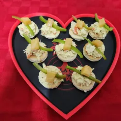 Montados de pollo al curry