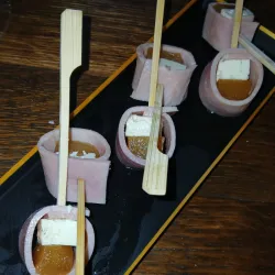 Pincho de jamón y queso de cabra