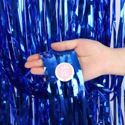 Cortina de lluvia azul oscuro