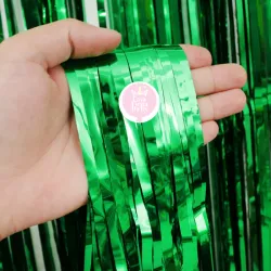 Cortina de lluvia verde oscuro