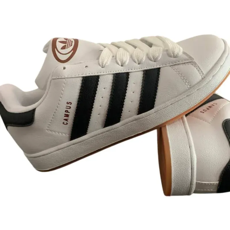 Tenis Adidas Campus blancos con detalles negros