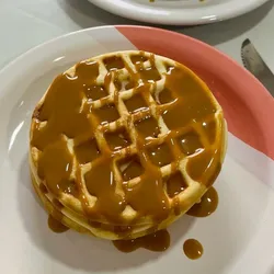 Waffles con leche condensada