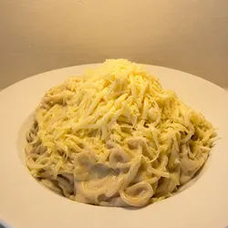 Espagueti con salsa Alfredo