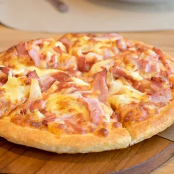 Pizza con Jamón y Queso