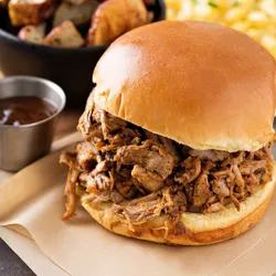 Sandwich de cerdo desmechado