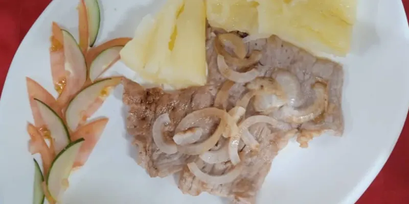 Cerdo encebollado 