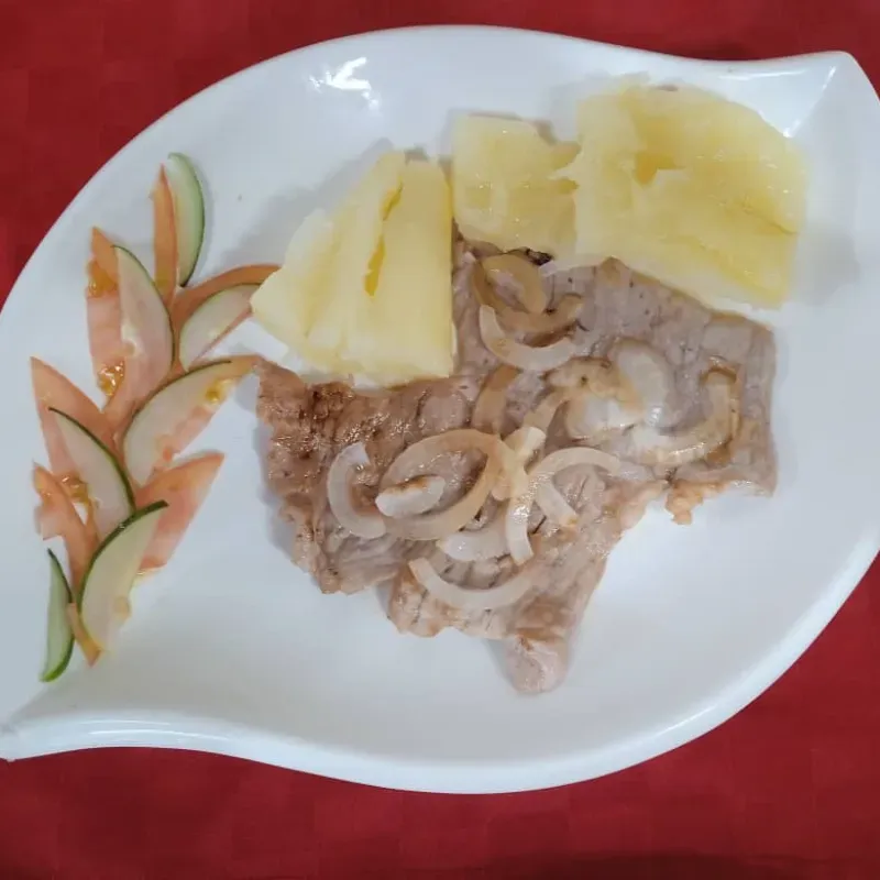 Cerdo encebollado 