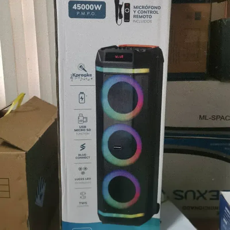 Bocina Premier 8" triple con micrófono de cable y mando a distancia