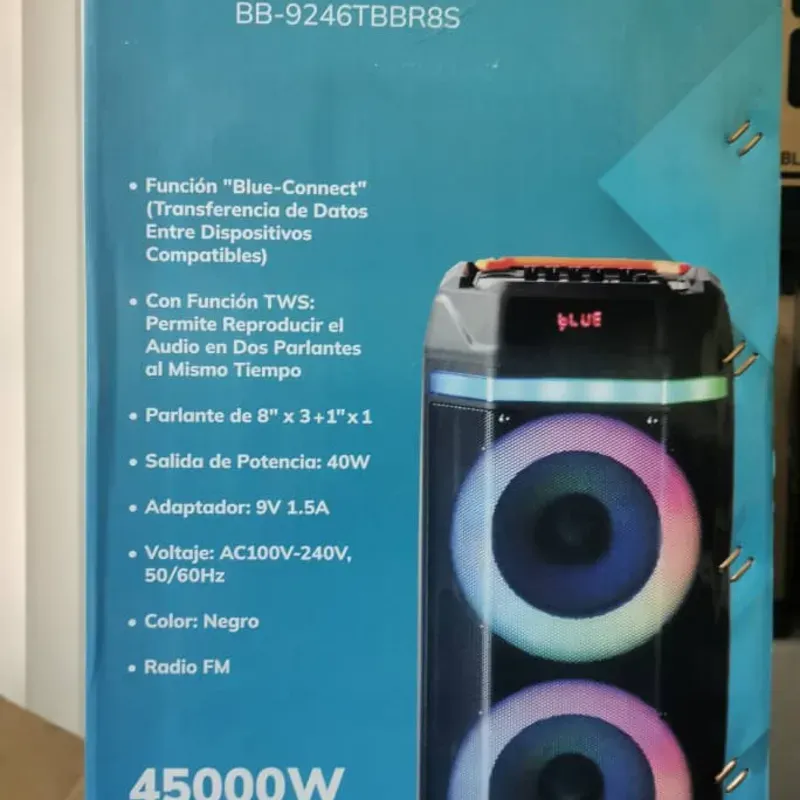 Bocina Premier 8" triple con micrófono de cable y mando a distancia