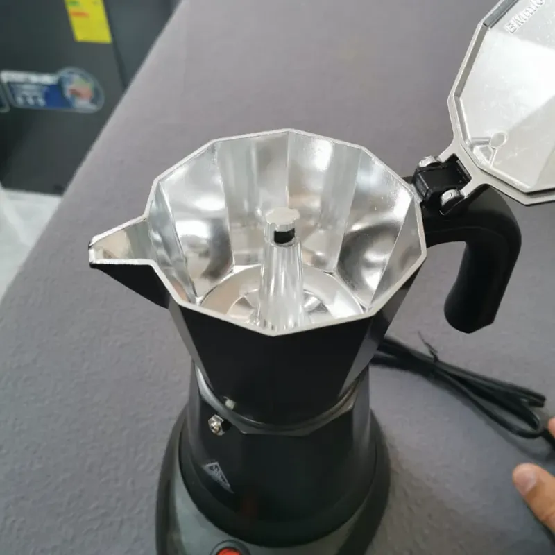 CAFETERA ELÉCTRICA RUDENKOV  6 y 3 TAZAS 35 USD