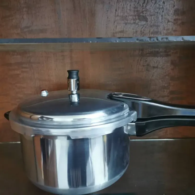 OLLA DE PRESION YAMY 5L 34 USD