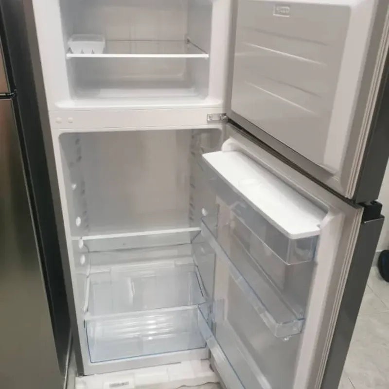 REFRIGERADOR HISENSE 7.3 PIES CON DISPENSADOR DE AGUA 