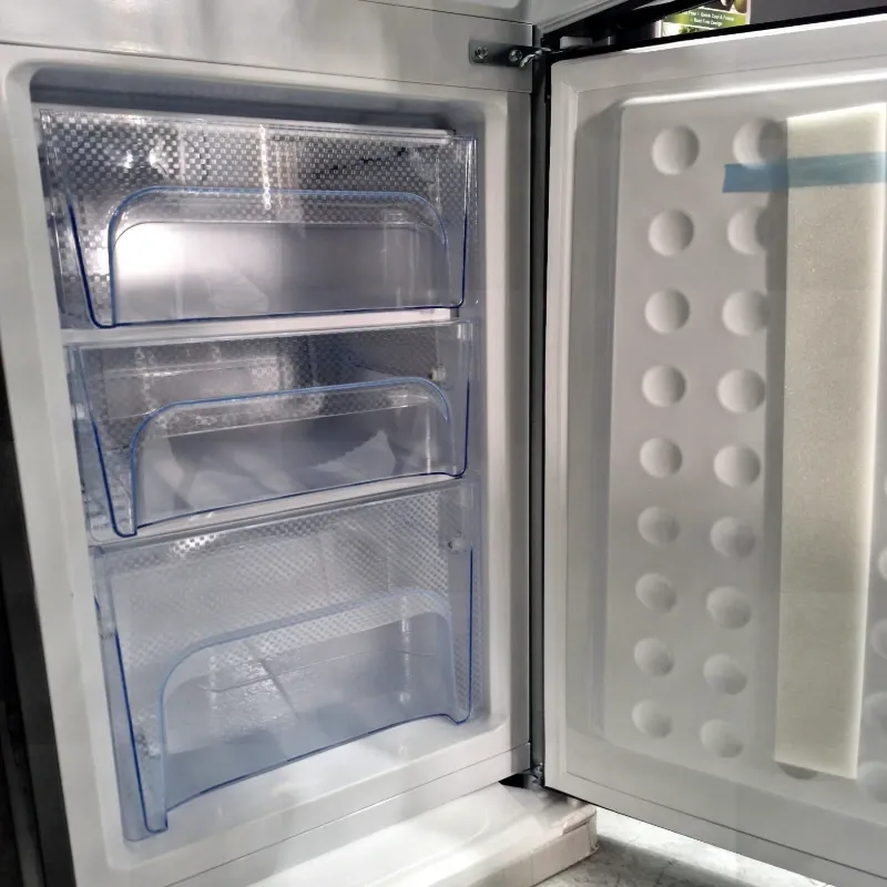 Refrigerador Royal 8 pies congelador de gavetas en la parte inferior.