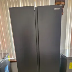 REFRIGERADOR ROYAL DOS PUERTAS CONGELACIÓN SECA
